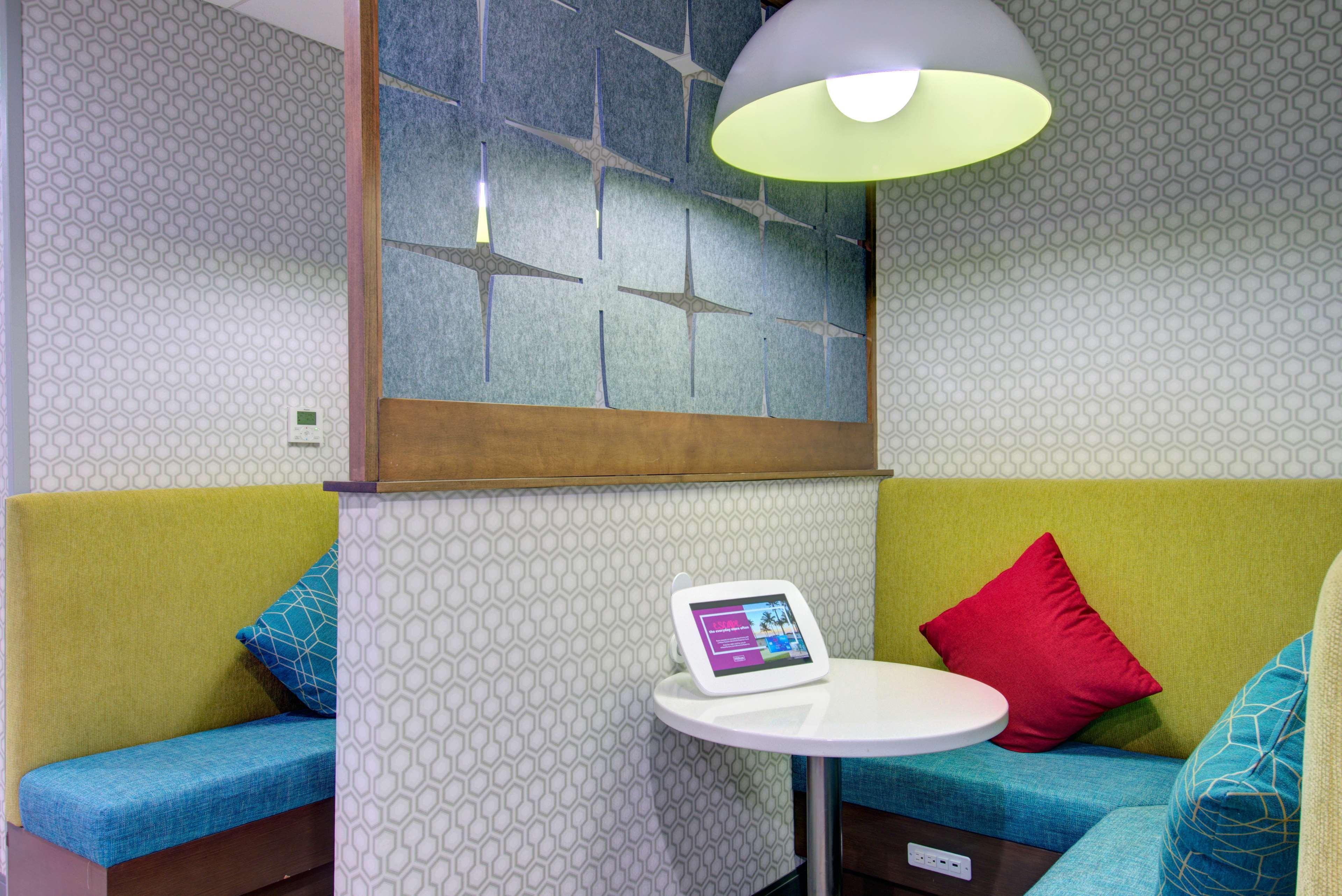 Hampton Inn & Suites Portland West Екстериор снимка