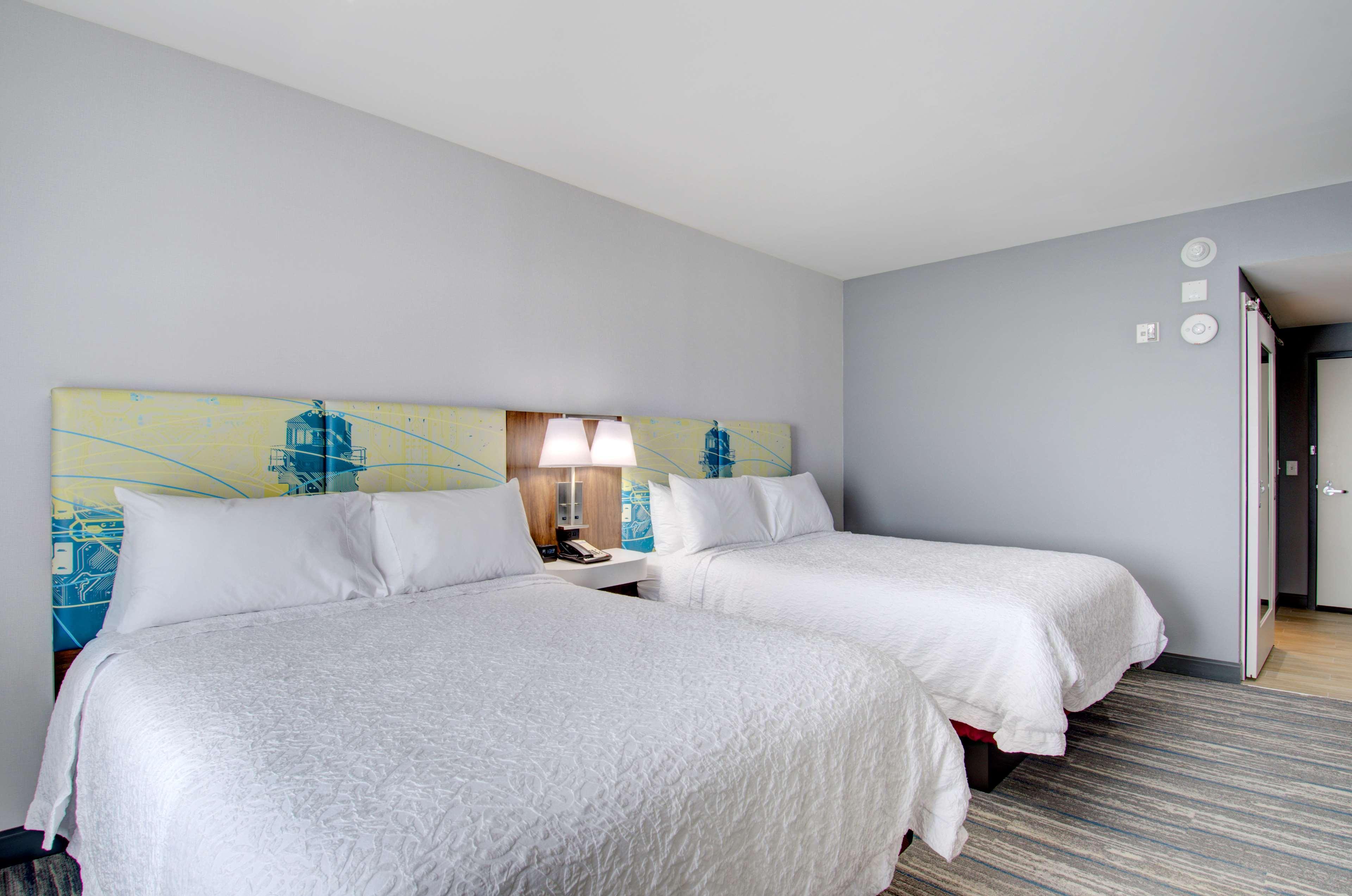 Hampton Inn & Suites Portland West Екстериор снимка