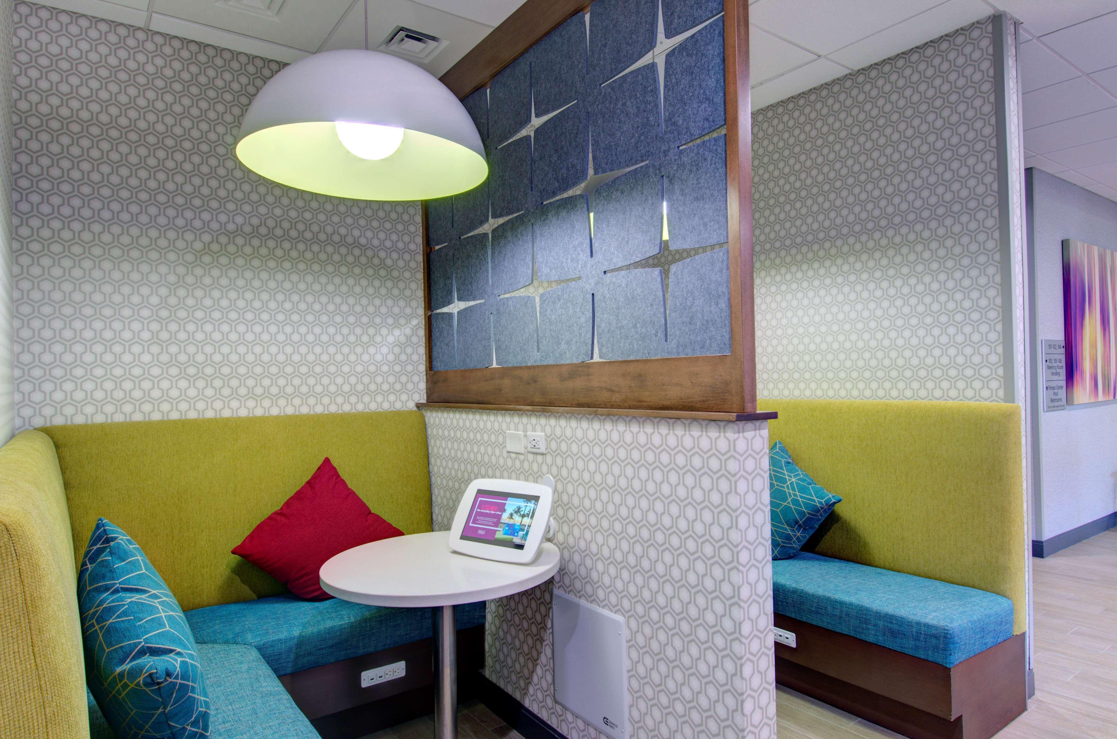 Hampton Inn & Suites Portland West Екстериор снимка